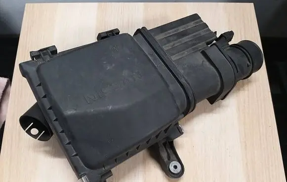 Nissan Note (E12) Air filter box 97595TS