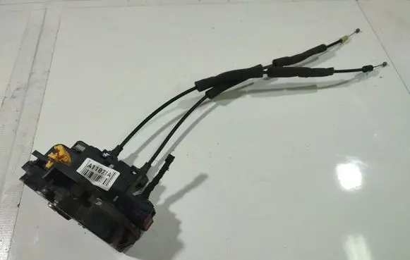Chevrolet Captiva Front door lock 