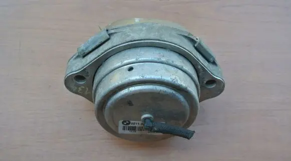 BMW X3 E83 Engine mount bracket 3428397