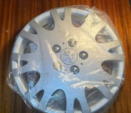 Peugeot 308 R16 wheel hub/cap/trim 9606RW