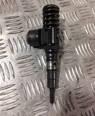 Audi A4 S4 B7 8E 8H Fuel injector 036130073G