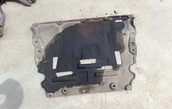 Ford Mondeo MK V Engine splash shield/under tray