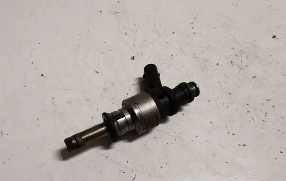 Audi A6 C7 Fuel injector 06E036P