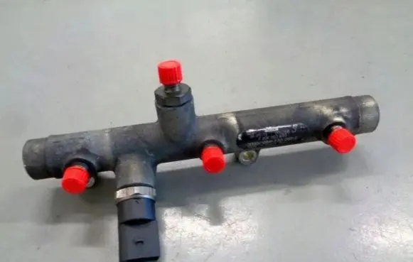 Audi A6 S6 C6 4F Fuel injector supply line/pipe 