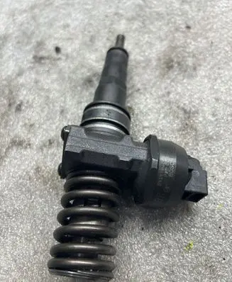 Volkswagen PASSAT B5 Fuel injector 0414720228