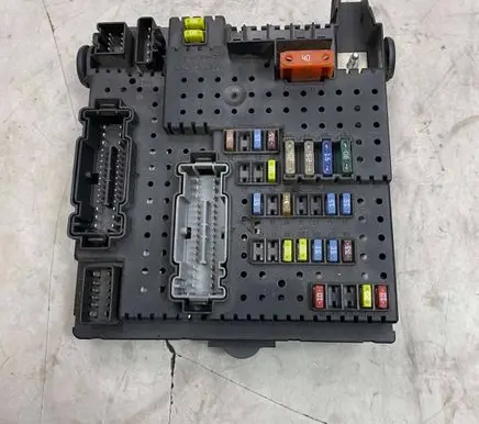 Volvo S60 Fuse module 30728512 28017881 06W033