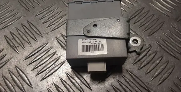 Toyota Corolla E120 E130 Door central lock control unit/module 8974102050