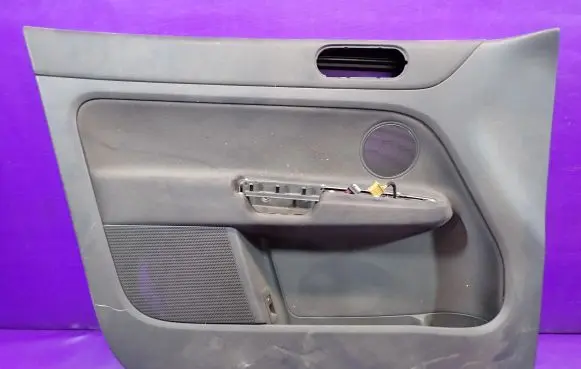 Volkswagen Golf V Door card panel trim set 5M0868079A