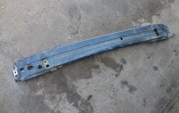 Volvo V70 Front bumper cross member 08652097