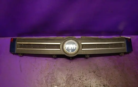 Fiat Panda 141 Front bumper upper radiator grill 735353899