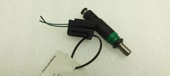 Audi A8 S8 D3 4E Fuel injector 06C133551