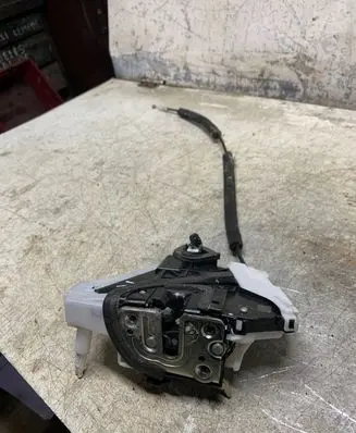 Nissan Qashqai J12 Front door lock 805016ua0a