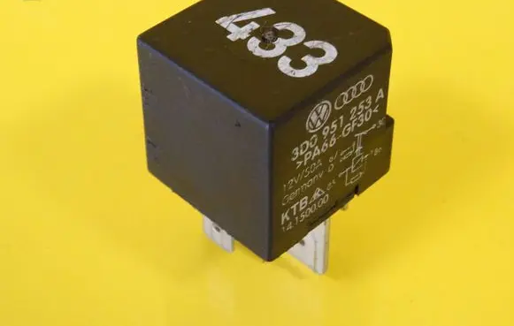 Volkswagen Golf V Other relay 3D0951253A