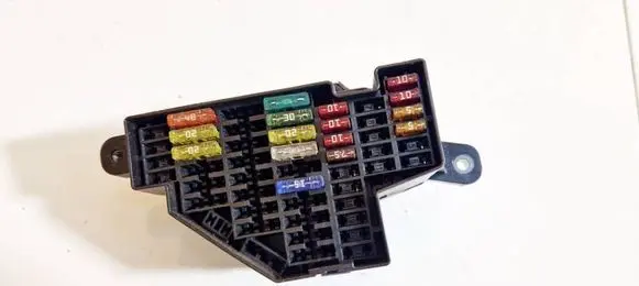 Volkswagen Golf V Fuse box set 071910637300 70646aka