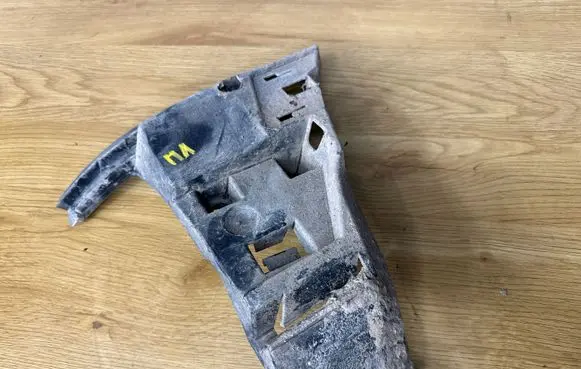 Volvo XC70 Front bumper mounting bracket 09484269