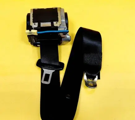 Audi A4 S4 B5 8D Rear seatbelt 560307100