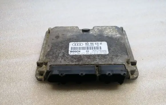 Audi A3 S3 8L Engine control unit/module 06A906018AK 26SA5156 0261204675