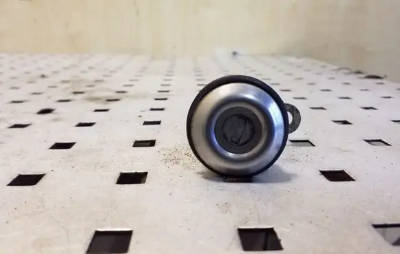 Toyota Yaris Verso Front door lock (next to the handle) 