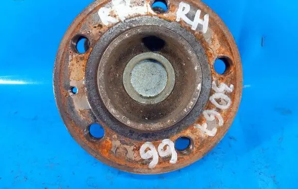 Volvo XC90 Rear wheel bearing hub 31340120