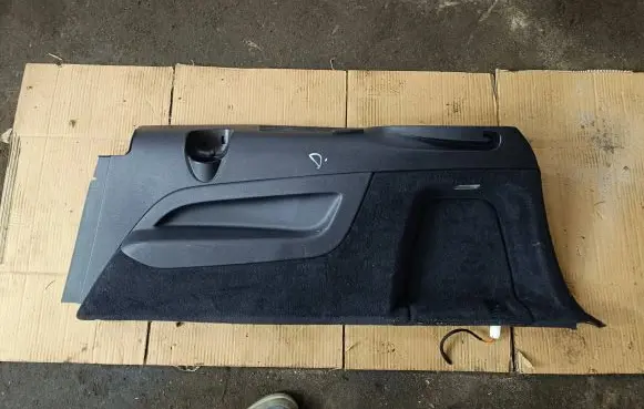 Audi Q7 4L Trunk/boot side trim panel 4L0863880