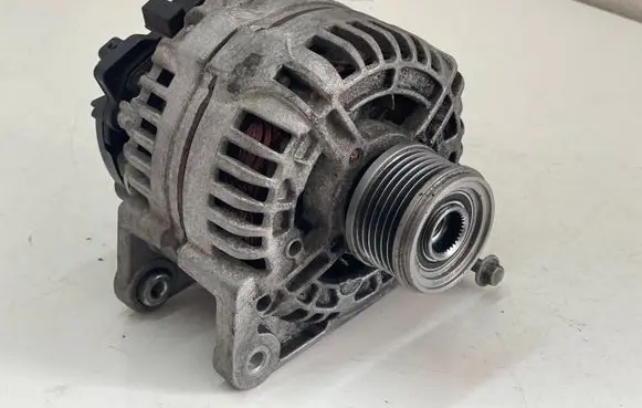 Renault Clio III Generator/alternator VV18H14