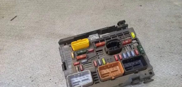 Citroen C5 Fuse module 9667044980