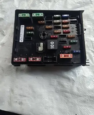 Volkswagen Tiguan Fuse module 3C0937125A 63595743