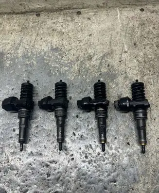 Volkswagen Golf V Fuel injectors set 