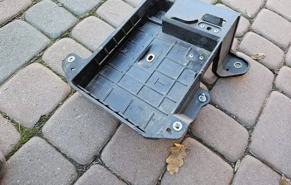 Battery bracket