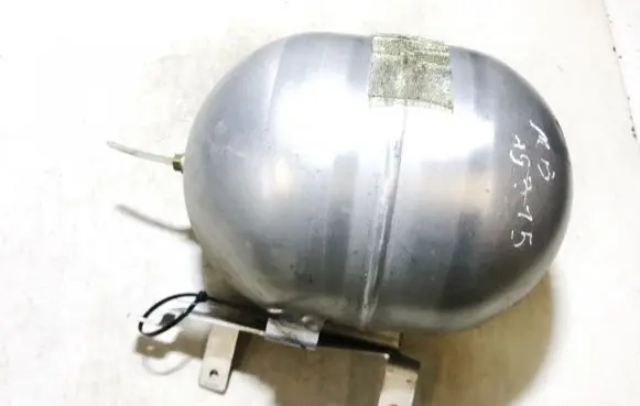 Vacuum air tank
