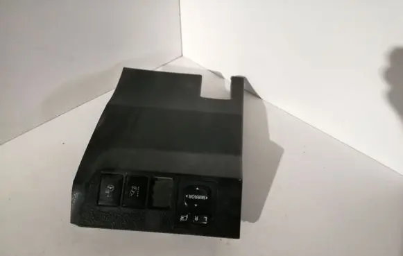 Toyota RAV 4 (XA40) Fuse box cover 5554542080