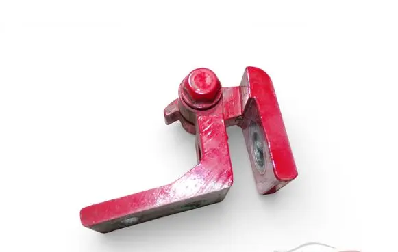 Skoda Octavia Mk2 (1Z) Front door lower hinge 