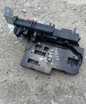 Mercedes-Benz C W204 SAM control unit A2049005601 2049005601