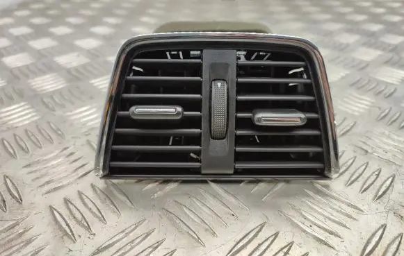 Skoda Octavia Mk3 (5E) Rear air vent grill 