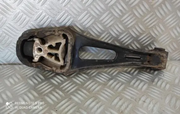 Engine mount bracket