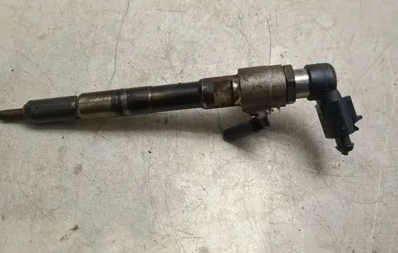 Volkswagen Caddy Fuel injector 03l130277b