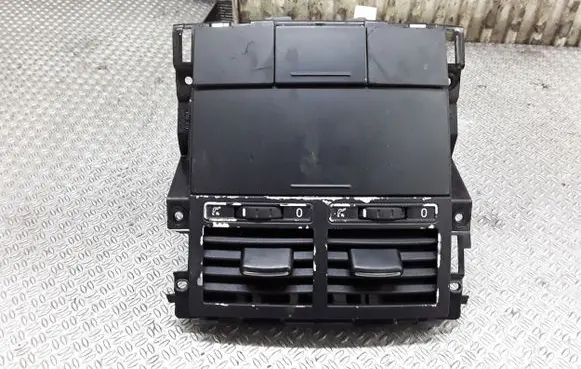 Volkswagen Touareg I Rear air vent grill 7L6819203C