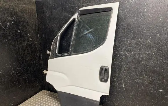 Iveco Daily 6th gen Front door 