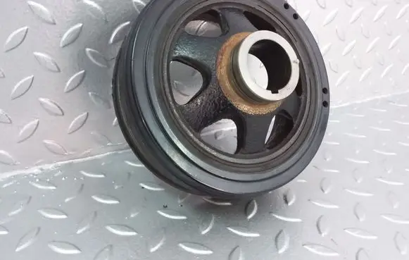 Mercedes-Benz C W204 Crankshaft pulley A2720300003 2720300003
