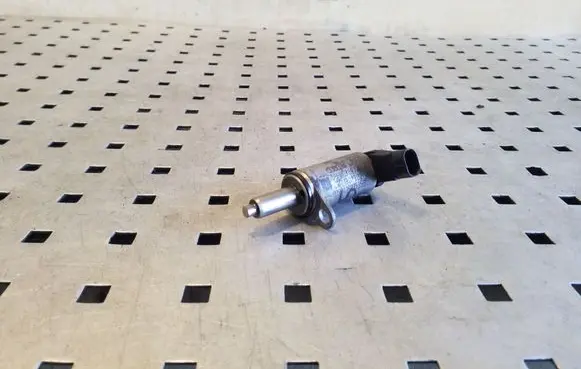Audi Q5 SQ5 Camshaft vanos timing valve 06H103697A