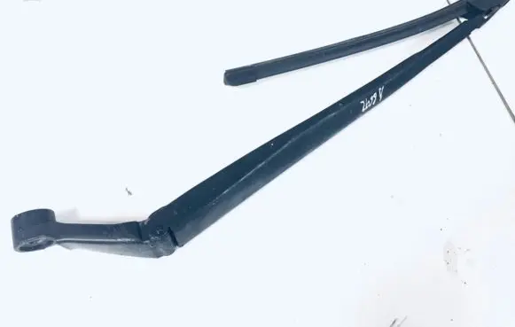 Toyota Auris 150 Front wiper blade arm