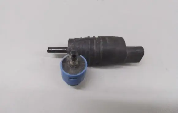 Volkswagen Transporter - Caravelle T5 Windscreen/windshield washer pump
