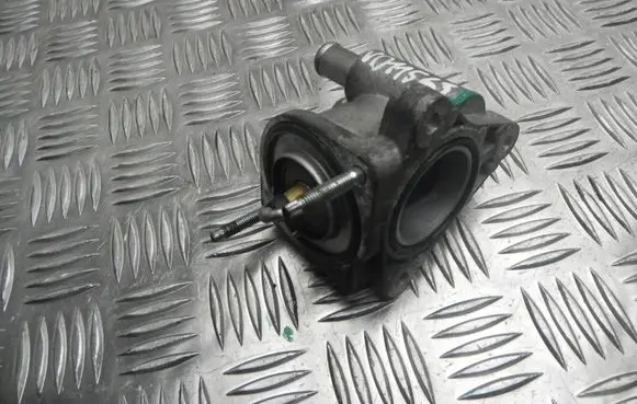 Toyota RAV 4 (XA40) Thermostat housing 45F VD11563