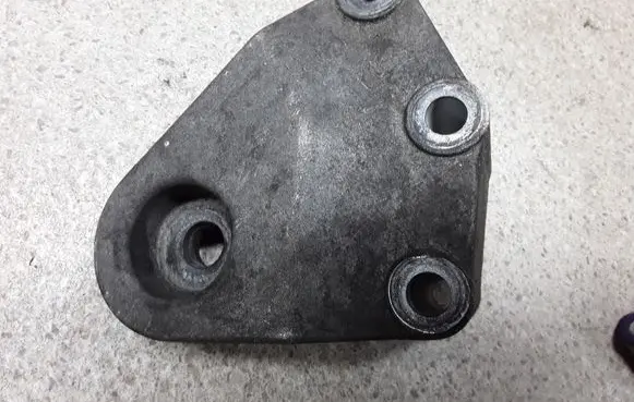 Saab 9-5 Engine mounting bracket 12758069