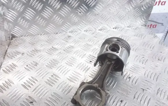 Opel Astra G Piston with connecting rod