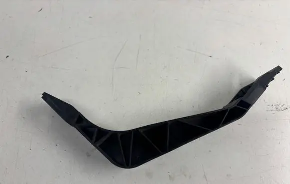 Audi Q3 8U Radiator support slam panel bracket 8U0805527