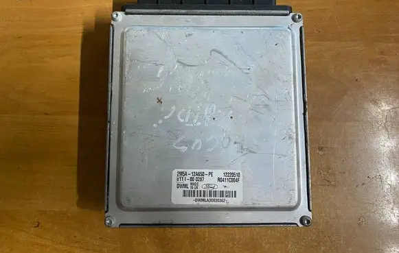 Ford Focus Engine control unit/module 2M5A12A650PE 1220510 R0411C004F