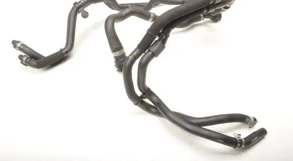Volvo XC40 Engine coolant pipe/hose 32325211
