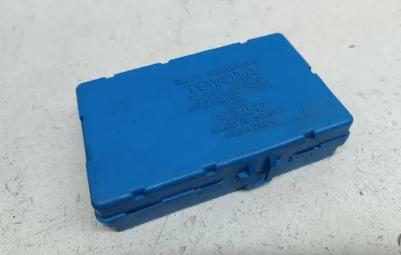 Toyota Corolla E120 E130 Fuse module MB2323008521 8264102040