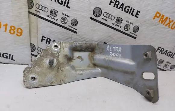 Seat Altea Fender mounting bracket 5P0821136